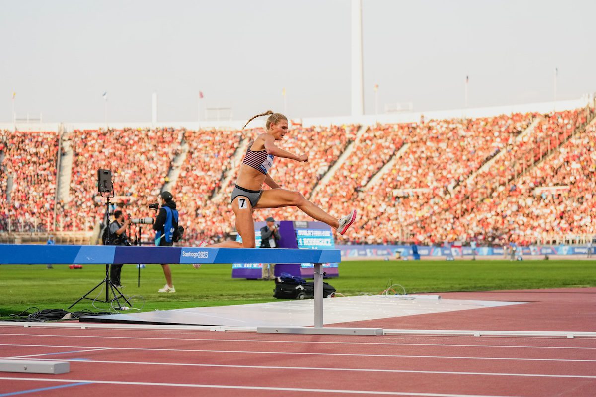 Kiana Gibson competing in the 3000m steeplechase at the 2023 Pan American Games